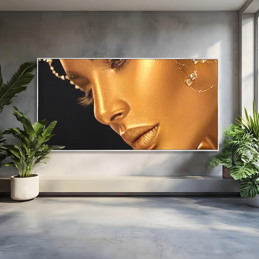 Tablou canvas cu tablou canvas cu femeie in nuante aurii, in rama de aluminiu argintiu